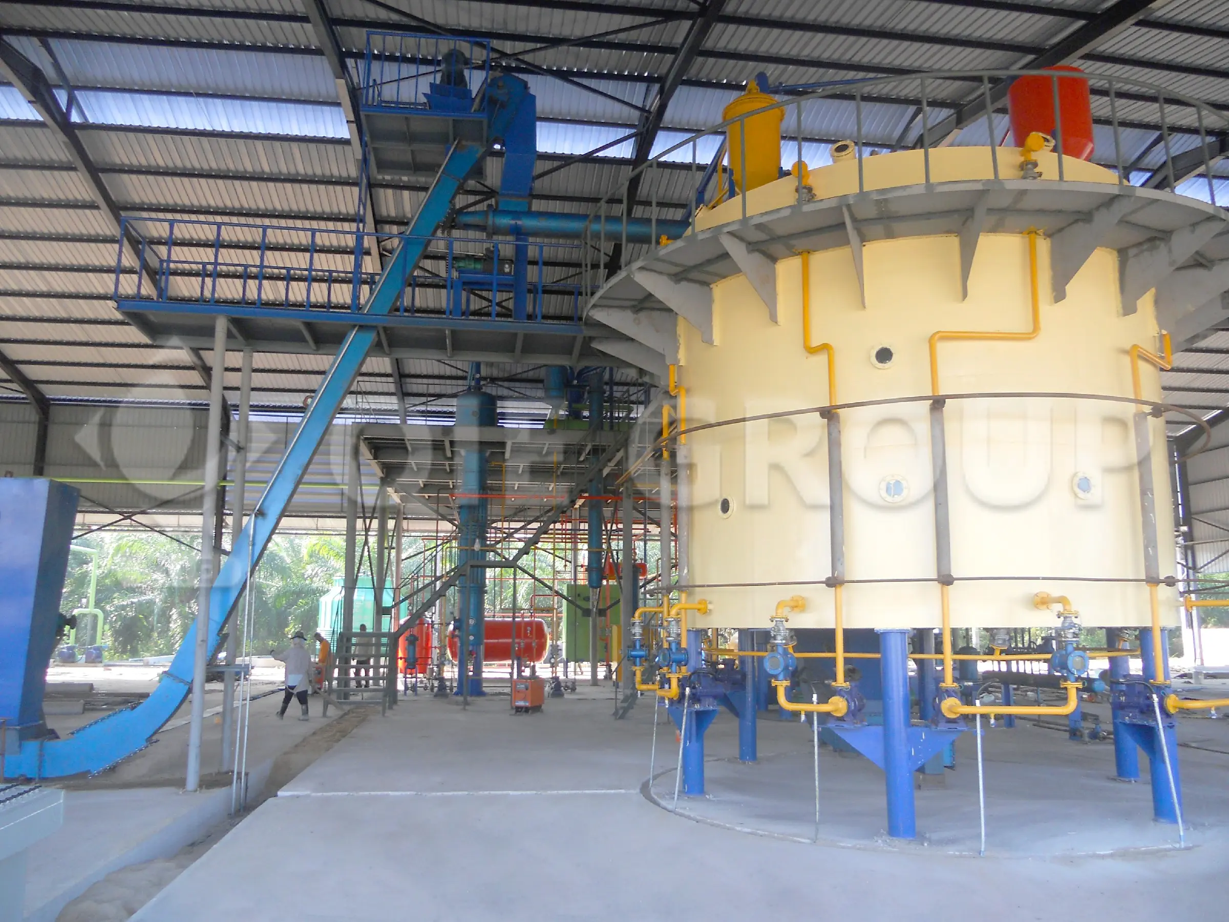 El extractor rotatorio horizontal es el equipo central del método de extracción para la producción de petróleo, que se utiliza para extraer el petróleo del petróleo utilizando solventes.