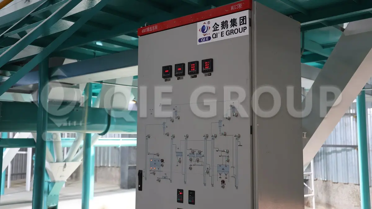 Planta de aceite comestible inteligente de QIE Group con sistemas de monitoreo y control automatizados para mejorar la calidad del aceite y la eficiencia de la producción.