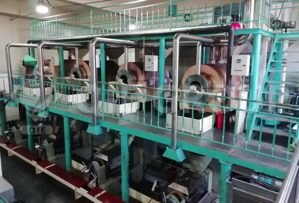 Taller de prensado de aceite de cacahuete con línea de producción completa y sistema de prensa de tornillo.