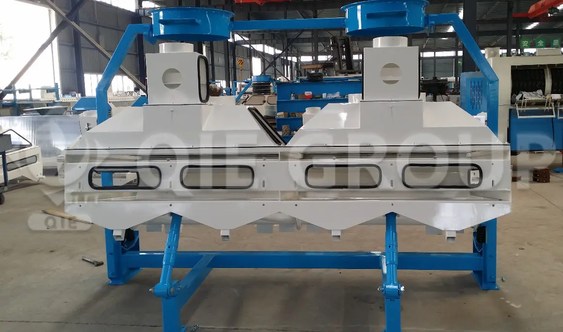 Máquina desgranadora de copra para eliminar cáscaras y piedras antes de la extracción de aceite.