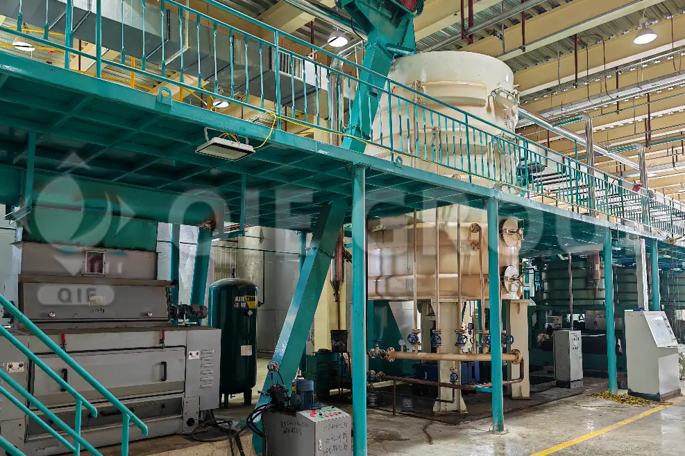 Taller de pretratamiento y prensado de semillas de lino para un acondicionamiento controlado y una extracción de aceite eficiente.