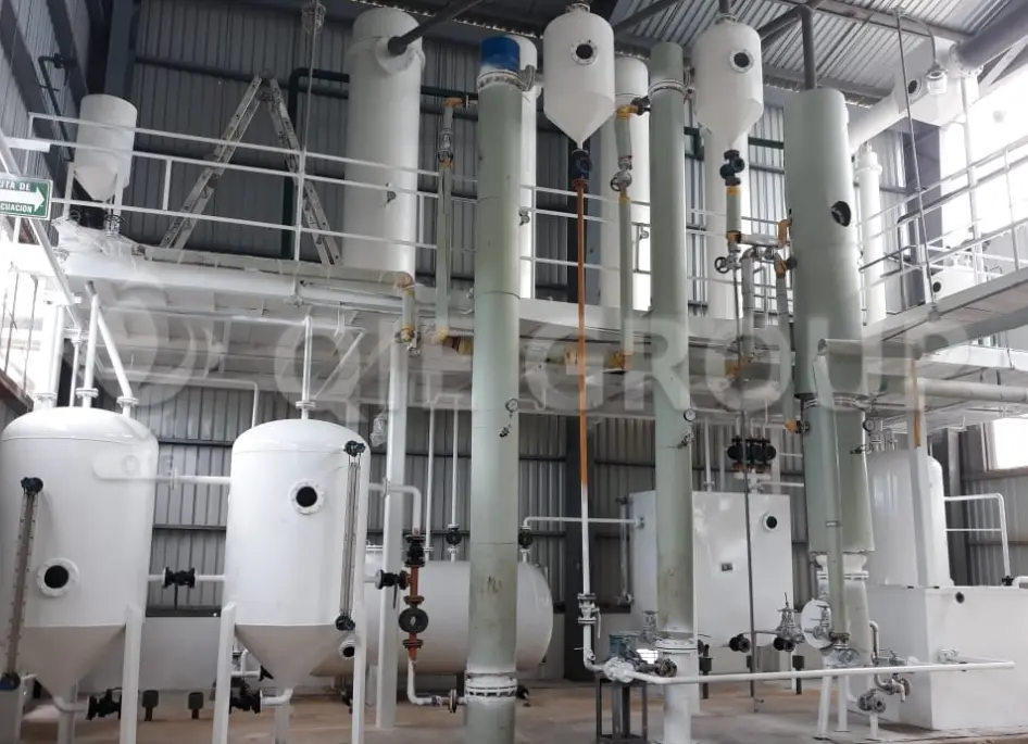 Taller de extracción de orujo de aceituna con diseño completo de equipos.