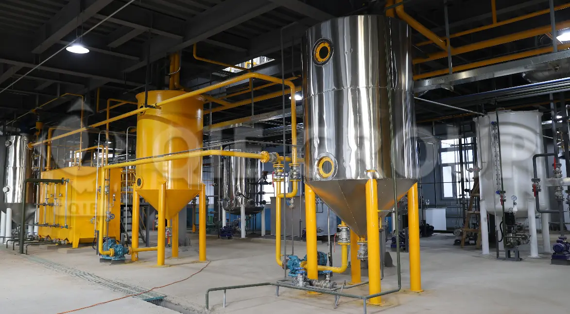 Equipos de refinación de aceite de colza diseñados para el procesamiento continuo de aceite comestible y la mejora de su calidad.