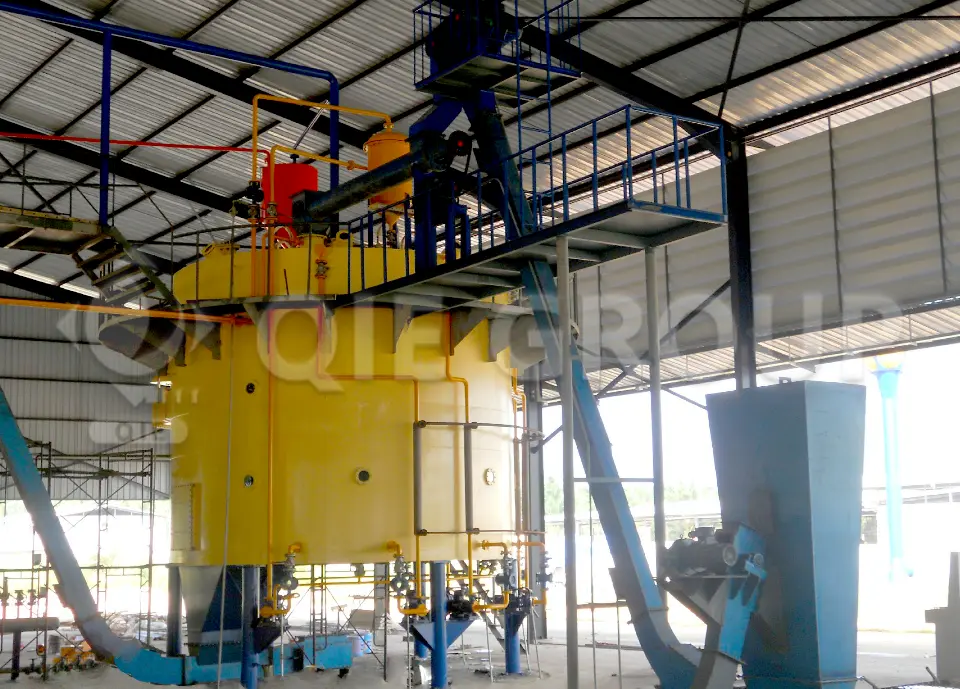 Extractor de aceite Rotocel para extracción continua con disolventes y alta eficiencia de recuperación de aceite.