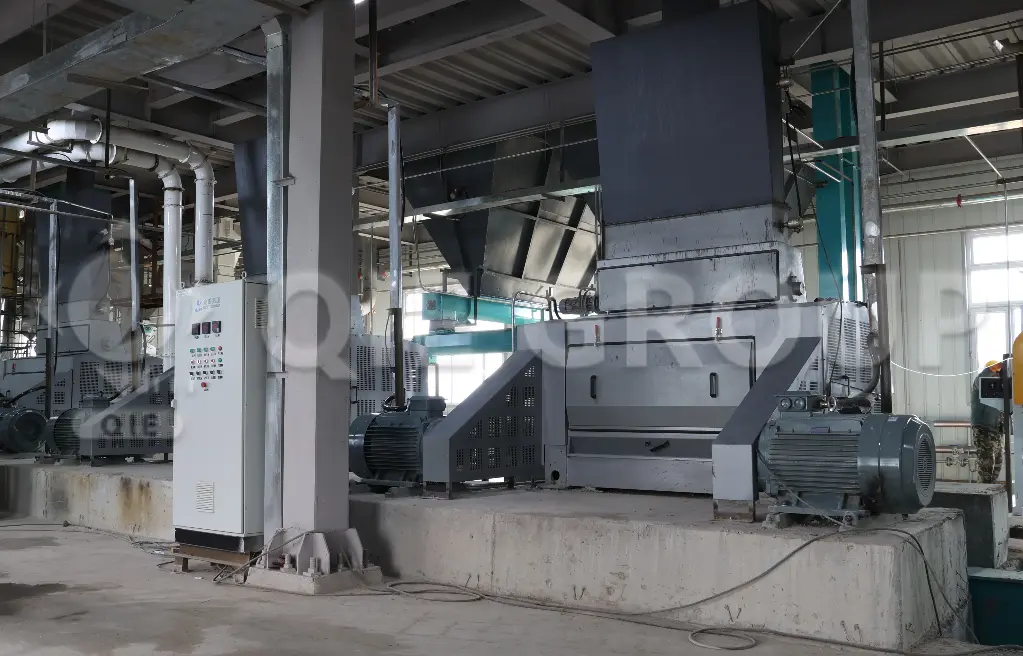 Máquina de doble rodillo para el laminado de germen de maíz, diseñada para triturar y aplanar el germen y mejorar el rendimiento de extracción de aceite.