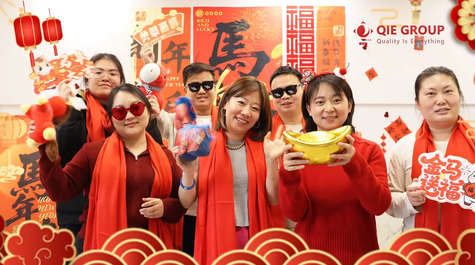 Celebración de Año Nuevo del Grupo QIE que refleja el espíritu de equipo y la cultura corporativa