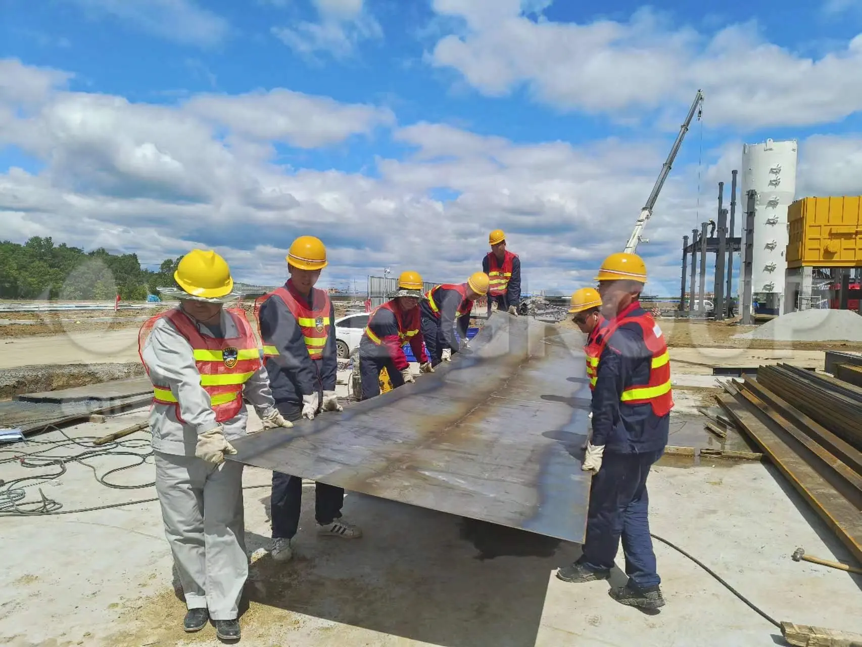 Lugar de instalación de equipos de procesamiento de aceites comestibles para una planta llave en mano.
