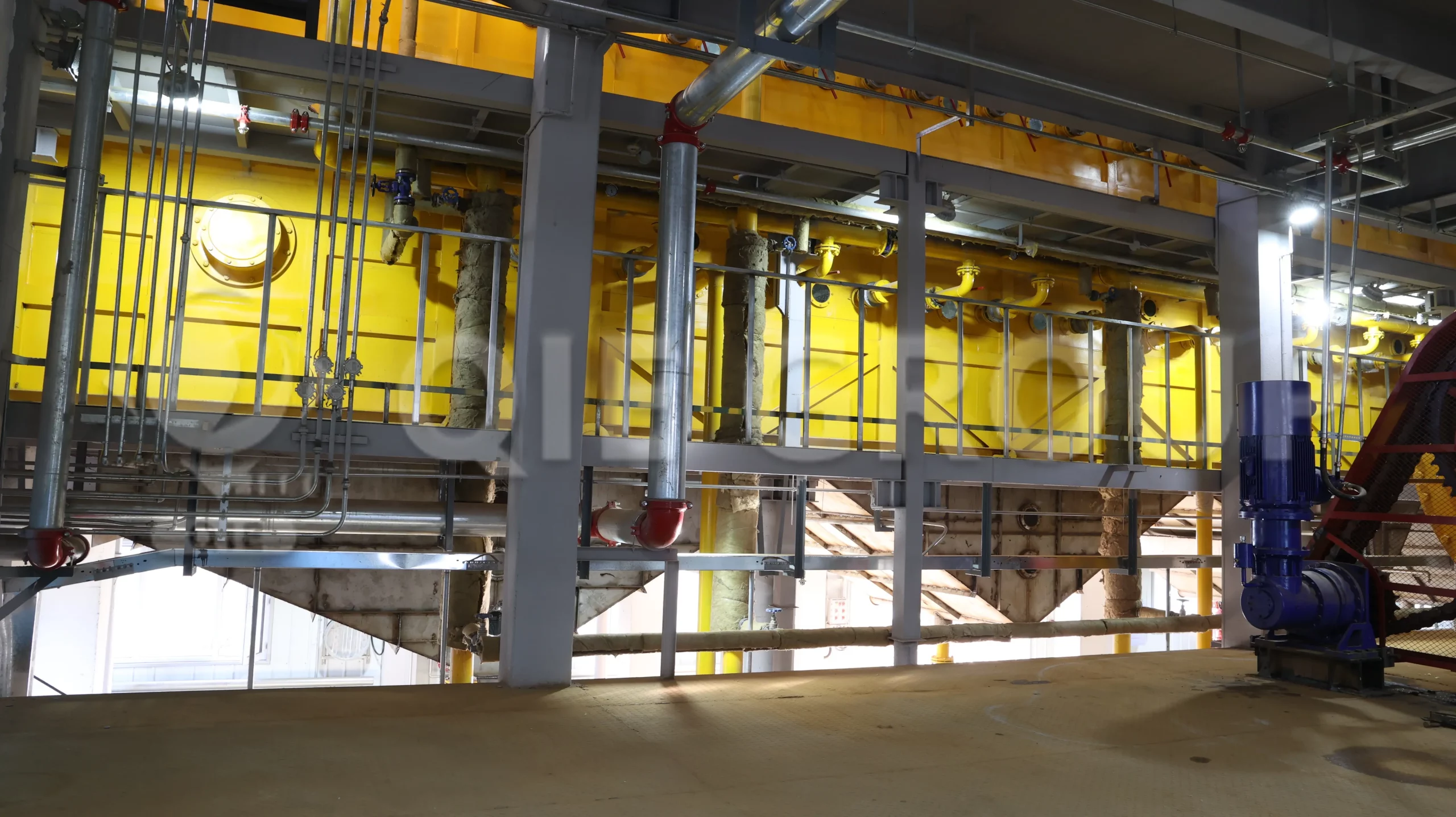 Extractor de cadena de arrastre para aceite de soja, utilizado en plantas de extracción por disolventes para una recuperación eficiente del aceite.