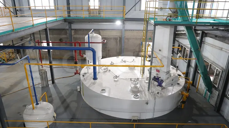 Extractor rotacional de aceite de salvado de arroz para sistemas de extracción continua por solventes.