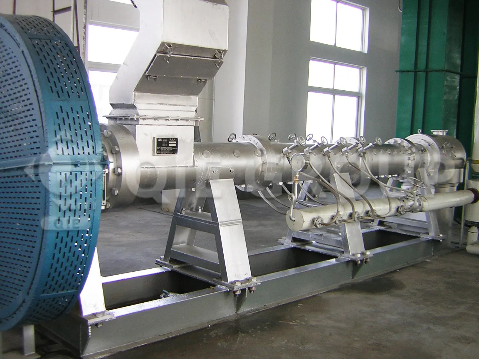 Equipo expansor de soja utilizado para romper la estructura celular y mejorar la eficiencia de la extracción con disolventes.