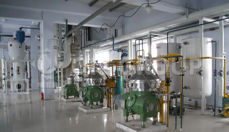 Taller de refinado de aceite de soja: Dedicado a los procesos de refinado del aceite de soja crudo, incluyendo el desgomado, la desacidificación, la decoloración y la desodorización.