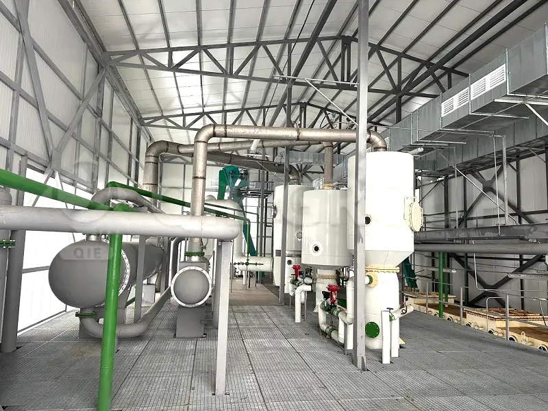 Sistema industrial de recuperación de disolvente para plantas de extracción de aceite comestible, destinado a mejorar la eficiencia del reciclaje de disolvente y reducir los costes operativos